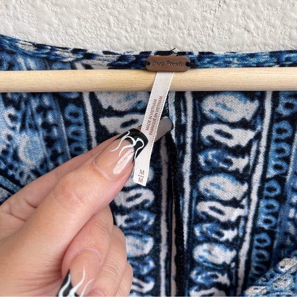 FREE PEOPLE Blue Boho Wild & Free V Neck Smocked Long Sleeve Cropped Blouse Top - Picture 7 of 12